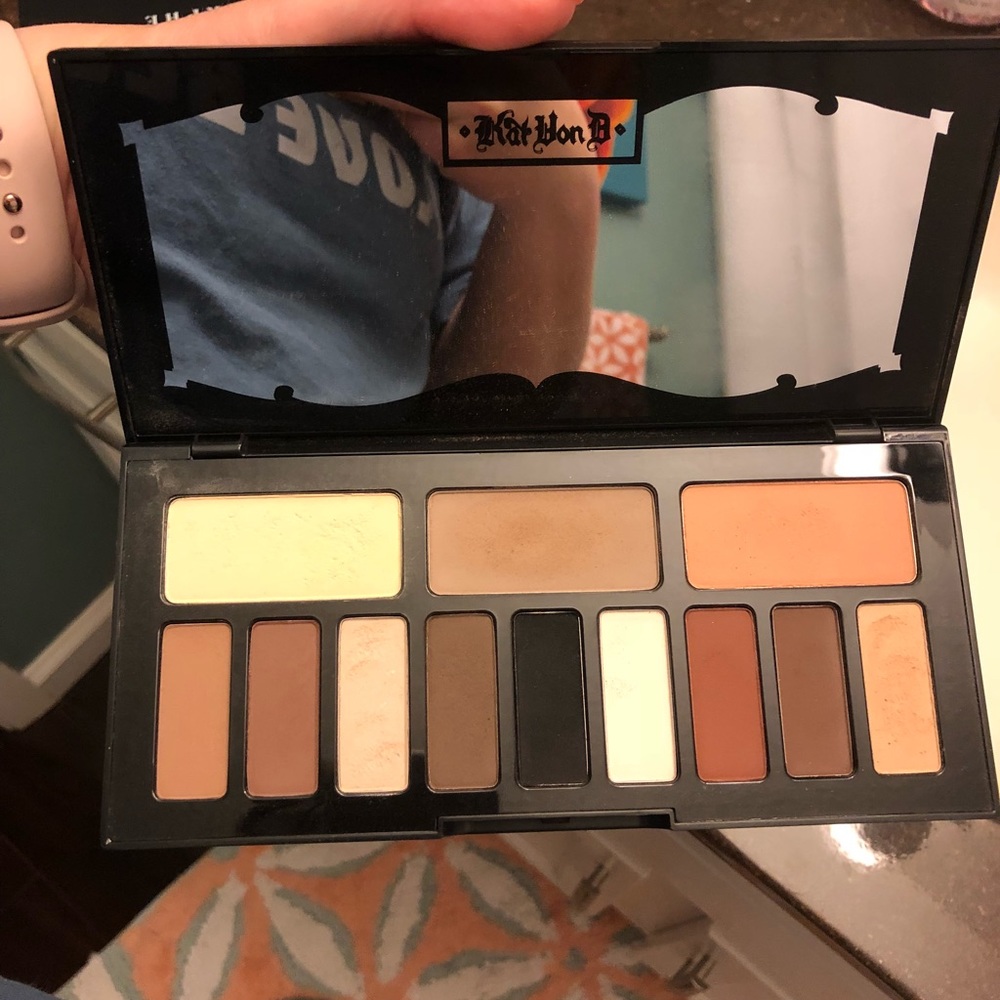 Kat Von D Shade & Light Eye Palette